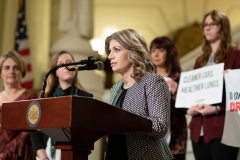 28 de enero de 2020: La senadora Katie Muth se une a PennEnvironment en una rueda de prensa para dar a conocer el informe Trouble in the Air.