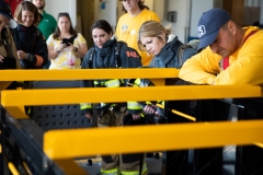 4 de septiembre de 2019: Los senadores prueban el entrenamiento de primera respuesta con los bomberos de Pittsburgh.