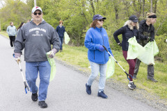 Abril 27, 2024: Sen. Muth, along with Rep. Paul Friel, joined volunteers and Save the Schuylkill for a clean-up event along the banks of the Chester County side of the river.  Afterward, the lawmakers presented an award from Keep Pennsylvania Beautiful to Save the Schuylkill President Kate Smith.