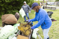 April 27, 2024: Sen. Muth, along with Rep. Paul Friel, joined volunteers and Save the Schuylkill for a clean-up event along the banks of the Chester County side of the river.  Afterward, the lawmakers presented an award from Keep Pennsylvania Beautiful to Save the Schuylkill President Kate Smith.