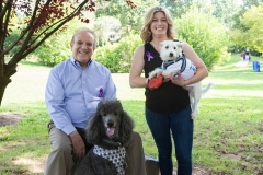25 de agosto de 2019: Los senadores Katie Muth y Andy Dinniman se unieron ayer a los defensores de los animales en Upper Merion para una manifestación para promover la aprobación de la "Ley de Victoria" que prohibiría la venta de perros o gatos en tiendas de mascotas en un intento de cerrar las fábricas de cachorros en Pensilvania.