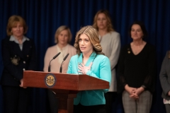 26 de marzo de 2019: La senadora Katie Muth se une hoy a sus compañeros demócratas para presentar un paquete legislativo para frenar el acoso laboral.