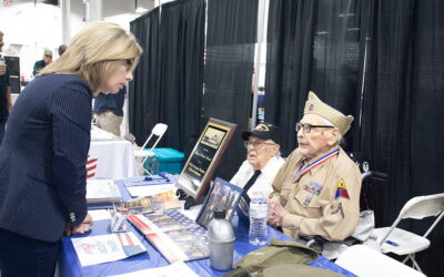 El senador Muth recibe a más de 200 veteranos locales en la Exposición Anual de Veteranos